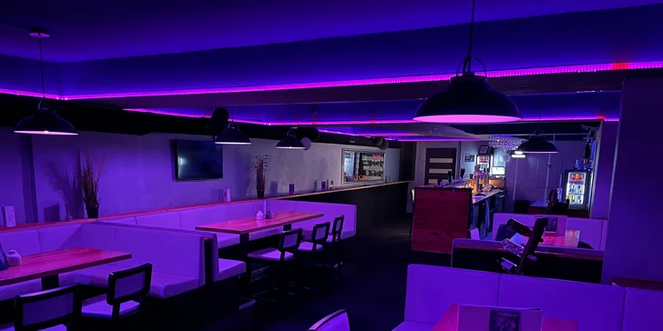 Drinky, vodní dýmka i narozeninová párty s výzdobou až pro 11 hostů v Universe Clubu