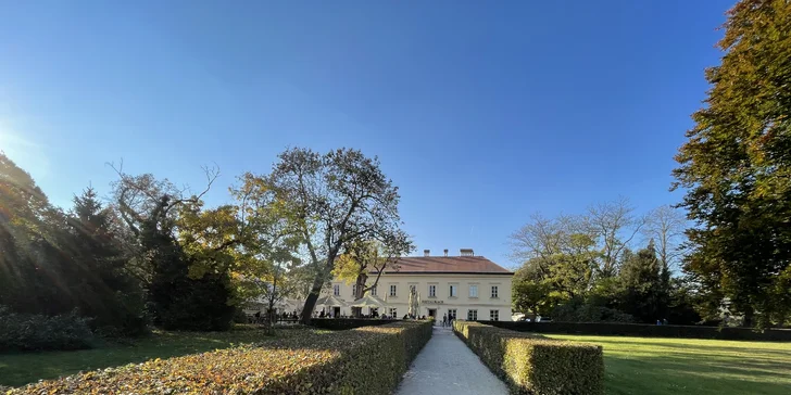 Báječný pobyt u zámku Lednice se snídaní a vínem