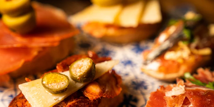 Španělsko v centru Brna: pestré tapas a láhev šampaňského pro 2 osoby