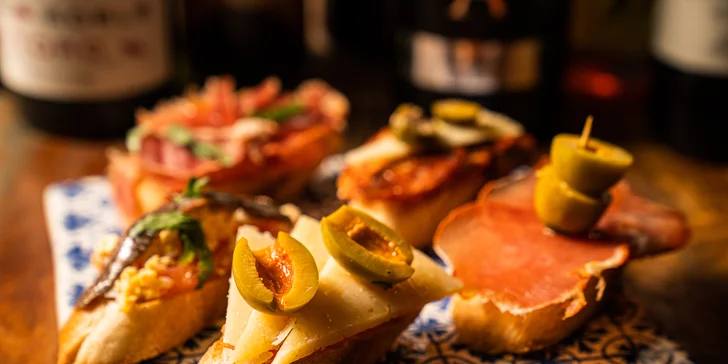 Španělsko v centru Brna: pestré tapas a láhev šampaňského pro 2 osoby