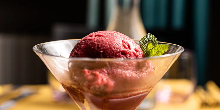 Italské tříchodové menu pro dva: vývar z mořských plodů, humr s domácími těstovinami i sorbet