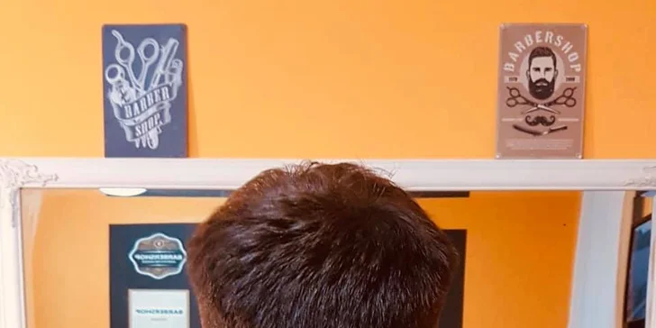 Balíček péče v barber shopu i permanentka: střih vlasů, úprava obočí i vousů