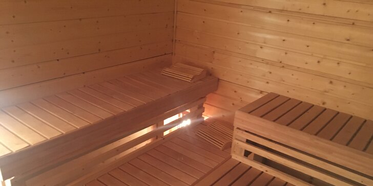 Privátní wellness se saunami, koupacím sudem i relaxací v šungitové místností