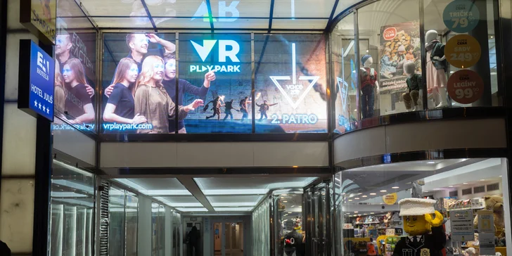 Virtuální střílecí hra Tower Tag s haptickými vestami až pro 8 hráčů