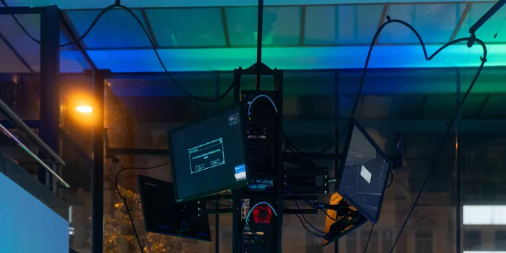 Virtuální střílecí hra Tower Tag s haptickými vestami až pro 8 hráčů