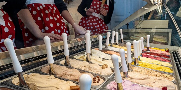 Velká porce nebo rodinné balení poctivé zmrzliny v Crème de la Crème