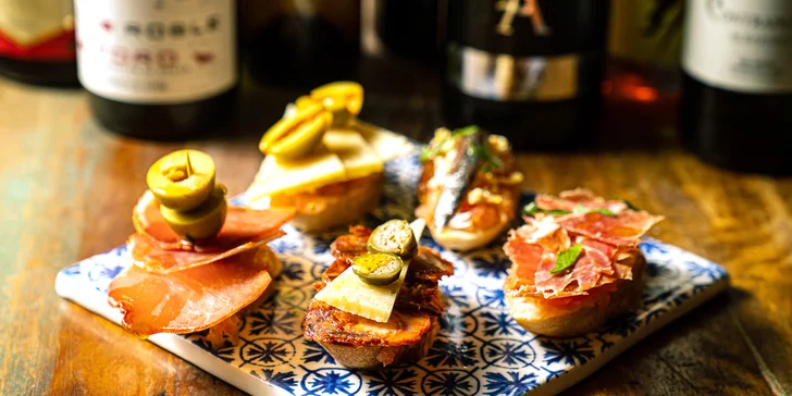Španělsko v centru Brna: pestré tapas a láhev šampaňského pro 2 osoby