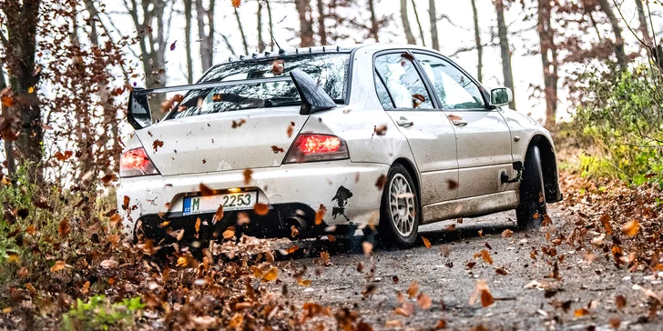 Ostrá jízda v Lanceru s absolutním mistrem České republiky v rally i rozbor a historky ze zákulisí