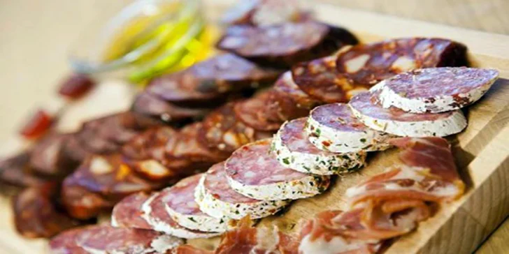 Na každého účastníka také čeká 150 g pochutin.