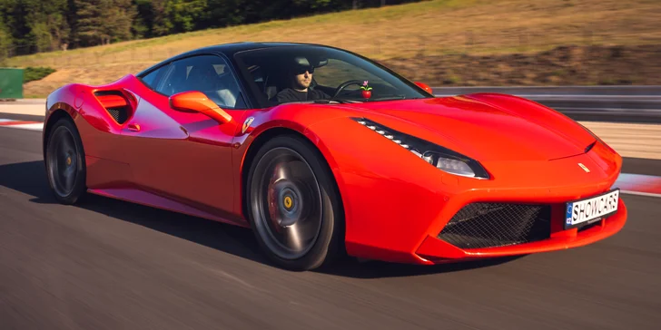 Zbožňujete silné stroje a vůně benzínu na vás působí jak omamné opium? Tak to jste v Showcars na správném místě (Ferrari 488 GTB).