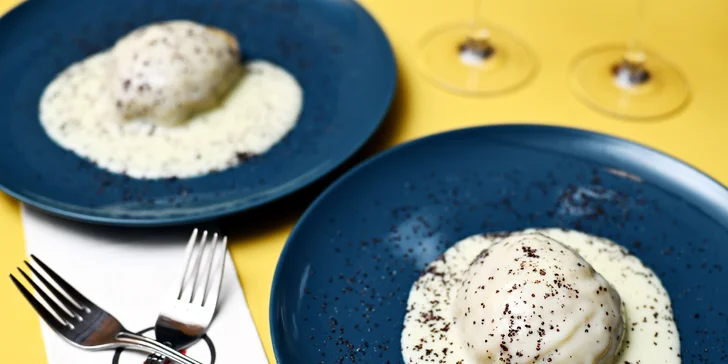 5chodové degustační menu u náplavky: rillettes, roastbeef, hovězí ragú i lahev vína