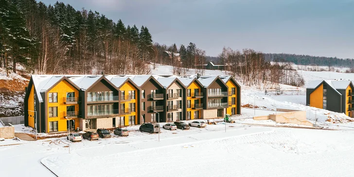 Pobyt v polských Krkonoších: nové apartmány u jezera Sosnówka, snídaně či polopenze a wellness