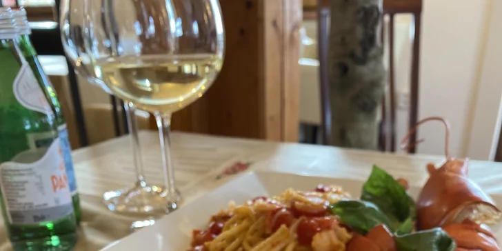 3chodové menu s humřími specialitami pro 2 osoby: s guacamole, salátem i těstovinami