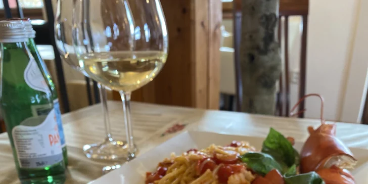 3chodové menu s humřími specialitami pro 2 osoby: s guacamole, salátem i těstovinami