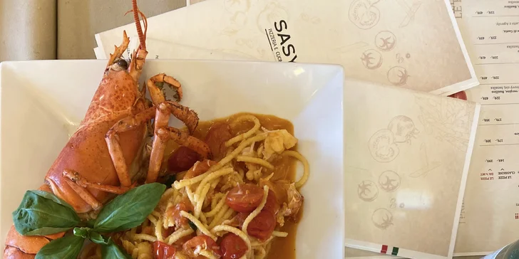 3chodové menu s humřími specialitami pro 2 osoby: s guacamole, salátem i těstovinami