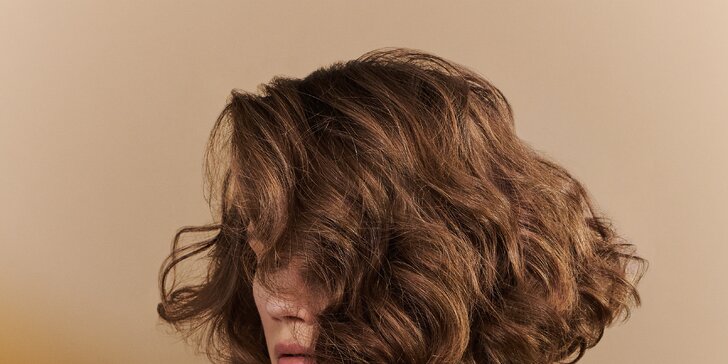 Vlasy jako nové: střih, foukaná i barva ve Franck Provost na Vinohradech