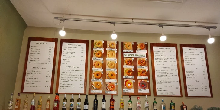 Sladký nebo slaný plněný bagel a káva, čaj i limonáda na Vinohradech pro 1 i 2 osoby