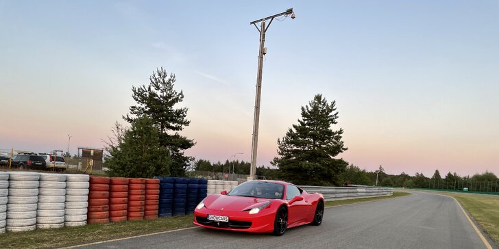 1–4 kola na okruhu v nadupaném supersportu: Ferrari, Lamborghini nebo Porsche