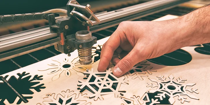 iQFABLAB: Vánoční laser Workshop - Výroba ozdob