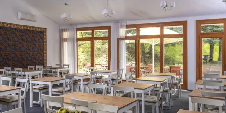 Dovolená kousek od maďarského Egeru: styl Provence, polopenze a neomezený wellness