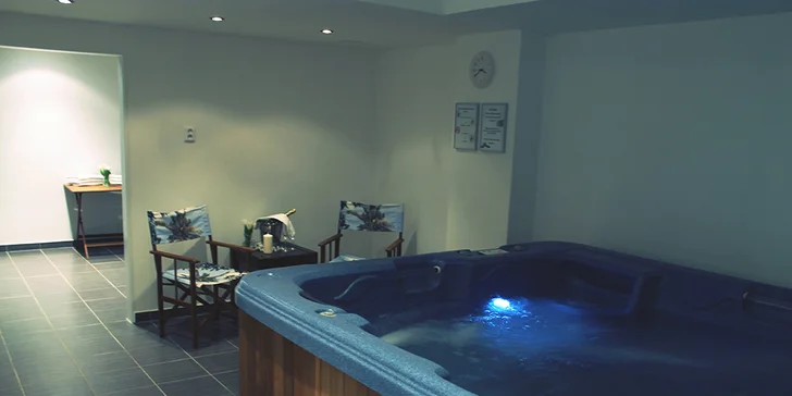 4* relax v Praze: ubytování se snídaní i privátním wellness a vínem
