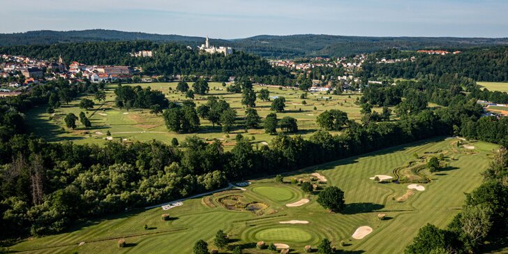 Jednodenní nebo dvoudenní kurz golfu v luxusním Zámeckém Golf Resortu Hluboká pro 1 osobu