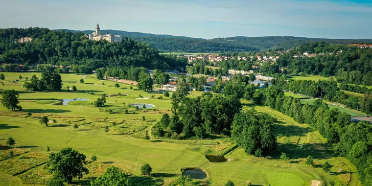 Jednodenní nebo dvoudenní kurz golfu v luxusním Zámeckém Golf Resortu Hluboká pro 1 osobu