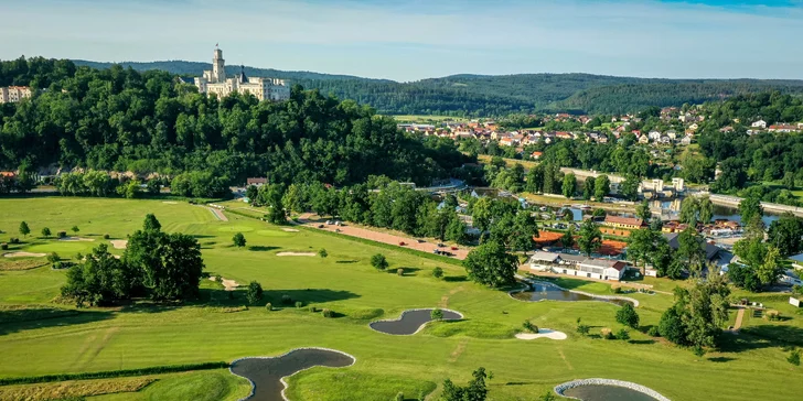 Jednodenní nebo dvoudenní kurz golfu v luxusním Zámeckém Golf Resortu Hluboká pro 1 osobu