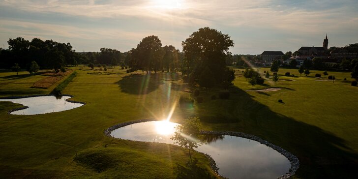 Jednodenní či dvoudenní kurz golfu v luxusním Zámeckém Golf Resortu Hluboká vč. wellness