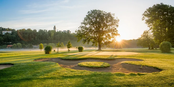 Jednodenní nebo dvoudenní kurz golfu v luxusním Zámeckém Golf Resortu Hluboká pro 1 osobu