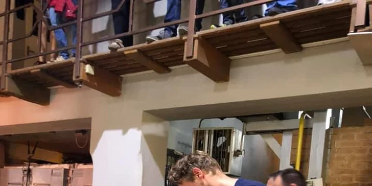 Exkurze do sklárny Lasvit Ajeto: vyfouknutí vlastního půllitru i výklad od mistra