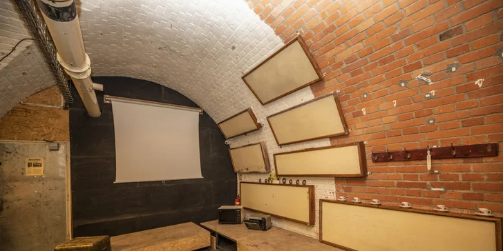Netradiční pobyt: 1–2 noci v atomovém retro krytu s exkurzí i snídaní