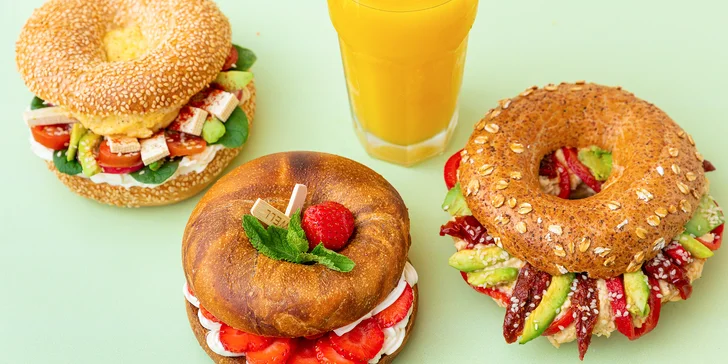 Sladký nebo slaný plněný bagel a káva, čaj i limonáda na Vinohradech pro 1 i 2 osoby