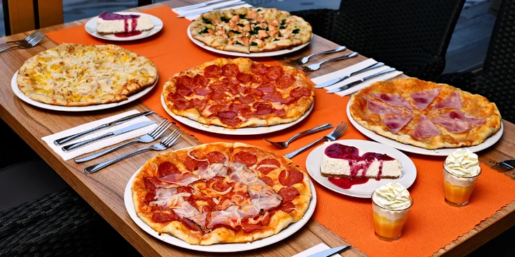 Pizza, cheesecake a Bombardino u Karlova mostu: posezení s výhledem i odnos s sebou