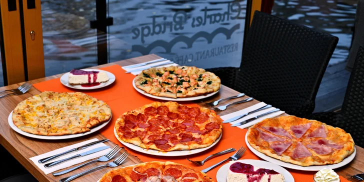 Pizza, cheesecake a Bombardino u Karlova mostu: posezení s výhledem i odnos s sebou