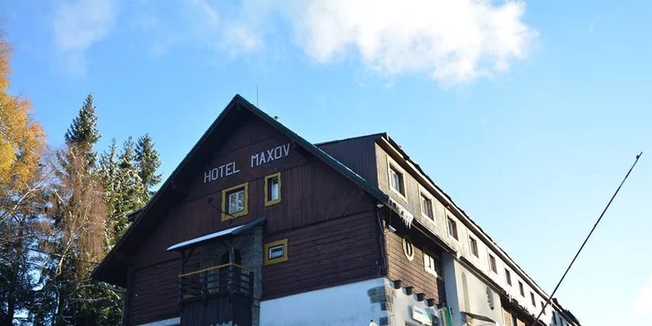 Zimní krása Jizerských hor: 3–12denní pobyt s polopenzí a saunou
