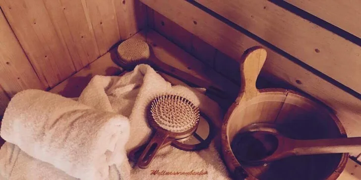 Wellness relax na Třeboňsku: roubenka se saunou, vířivkou i koupacím sudem