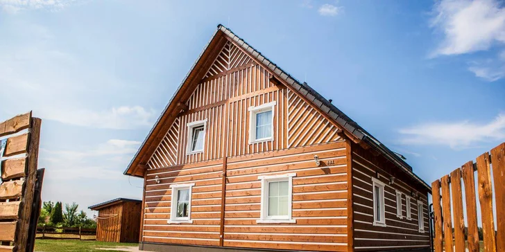 Wellness relax na Třeboňsku: roubenka se saunou, vířivkou i koupacím sudem