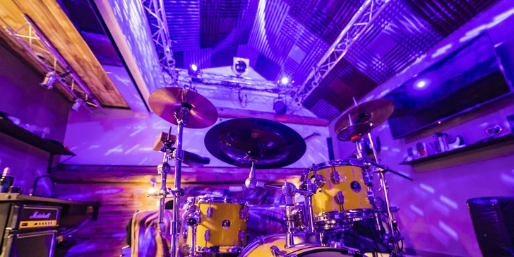 Wellness Rock Live apartmán s vířivkou, koupacím sudem a pravým rockerským vybavením