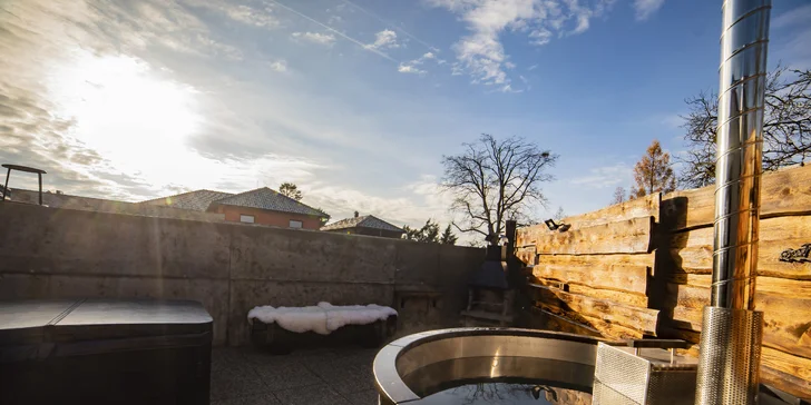 Wellness Rock Live apartmán s vířivkou, koupacím sudem a pravým rockerským vybavením