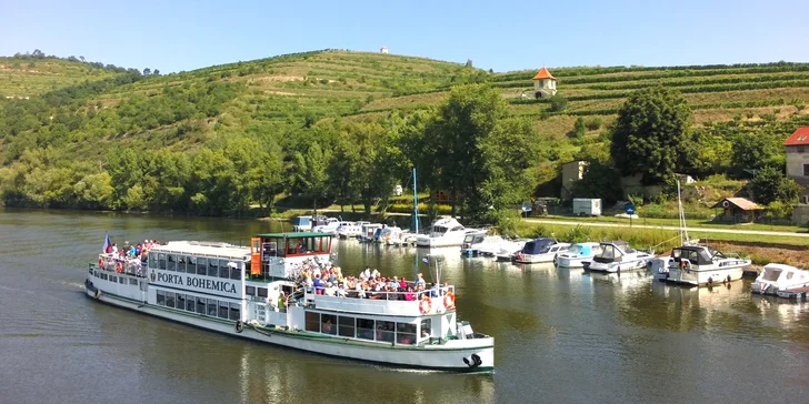 Vinařská plavba po Labi s obědem, večerním grilováním a degustací vín