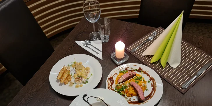 Tříchodové menu pro dva: kozí sýr, kachní prso s rizotem a zmrzlina