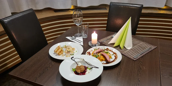 Tříchodové menu pro dva: kozí sýr, kachní prso s rizotem a zmrzlina