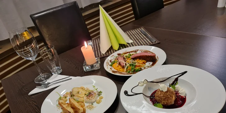 Tříchodové menu pro dva: kozí sýr, kachní prso s rizotem a zmrzlina