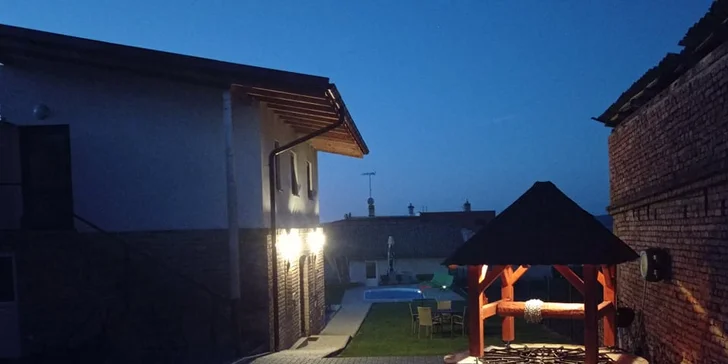 Pobyt v penzionu v blízkosti Pálavy: snídaně či polopenze i degustace vína