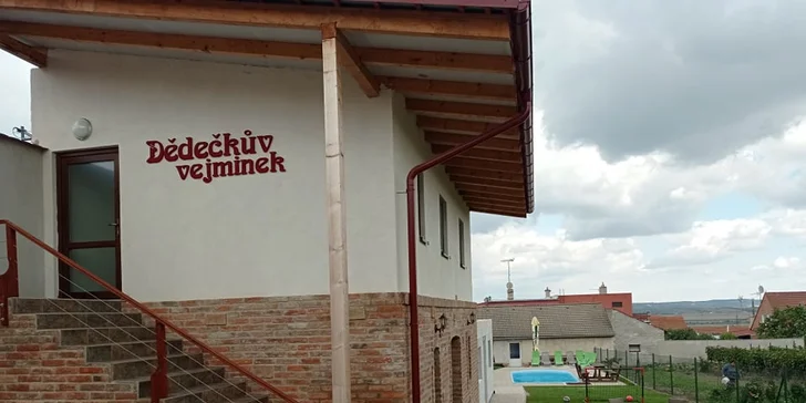Pobyt v penzionu v blízkosti Pálavy: snídaně či polopenze i degustace vína