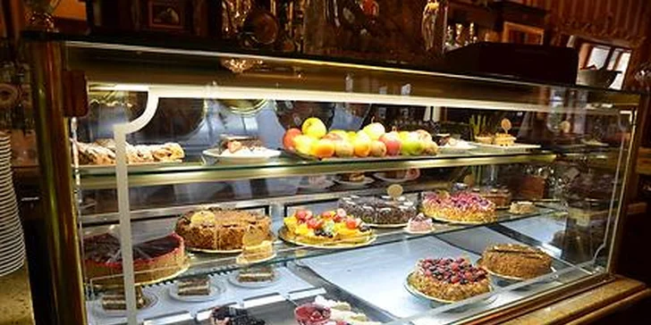 Dva dorty a dvě kávy nebo čaje v Café Mozart