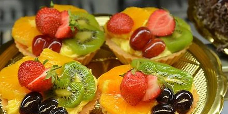 Dva náramné dorty s kávou nebo čajem v romantickém Café Mozart