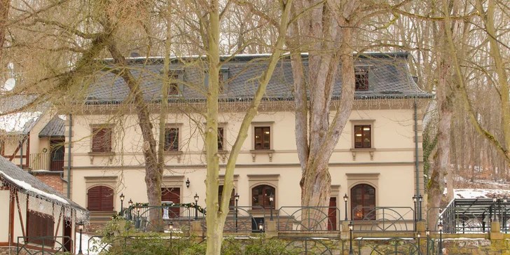Romantický hotel ve Varech u lesa: snídaně i večeře, thajská masáž, výlety