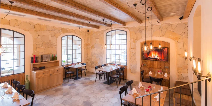 Romantický hotel ve Varech u lesa: snídaně i večeře, thajská masáž, výlety